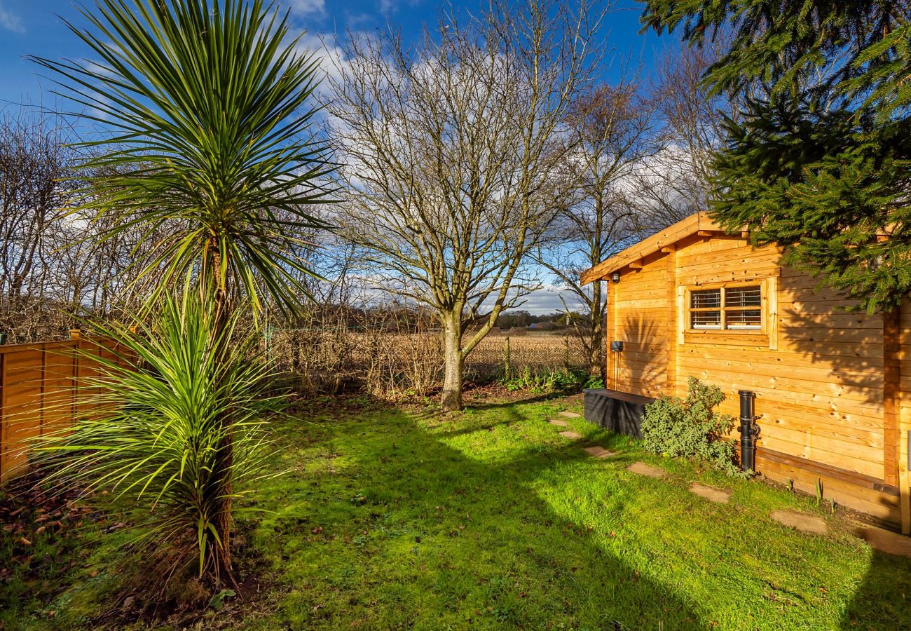 Chalet in Surlingham - Pottles Retreat