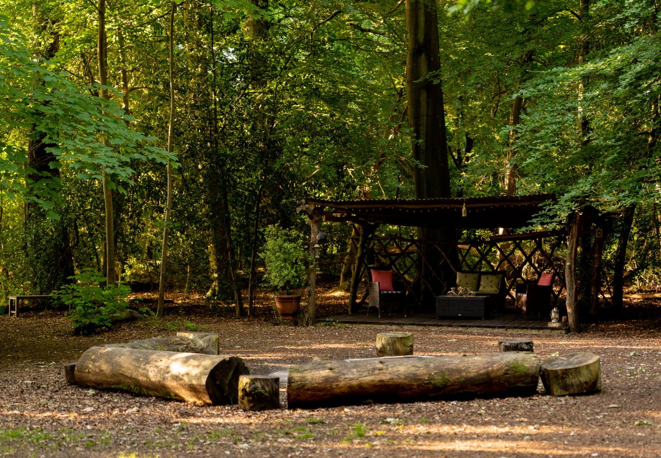 Chalet in Woolton Hill - Jungle Bell Tent