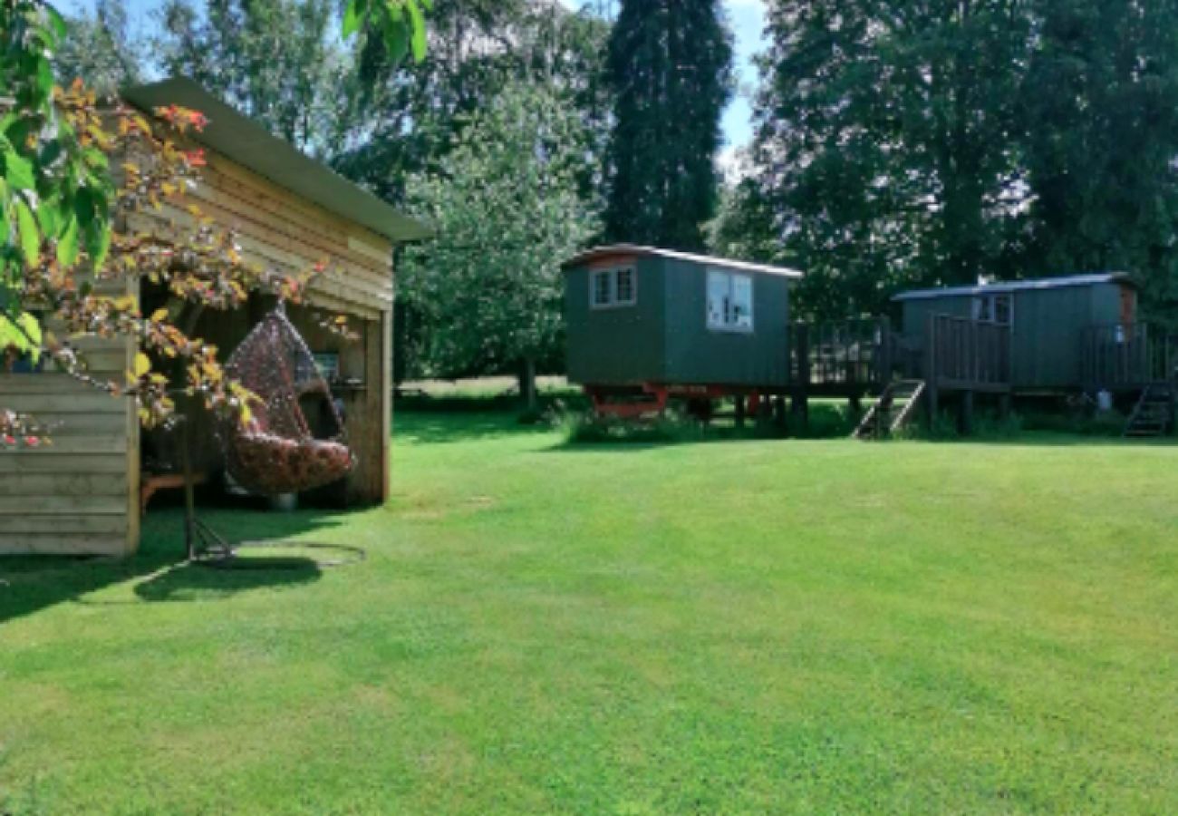 Chalet in Romsey - Shepherd's Hut at Hilltop Farm