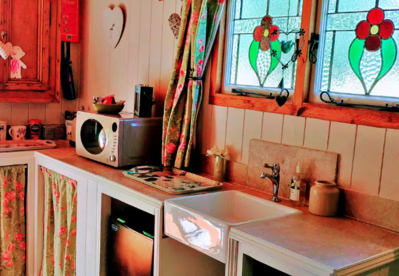 Chalet in Romsey - Shepherd's Hut at Hilltop Farm