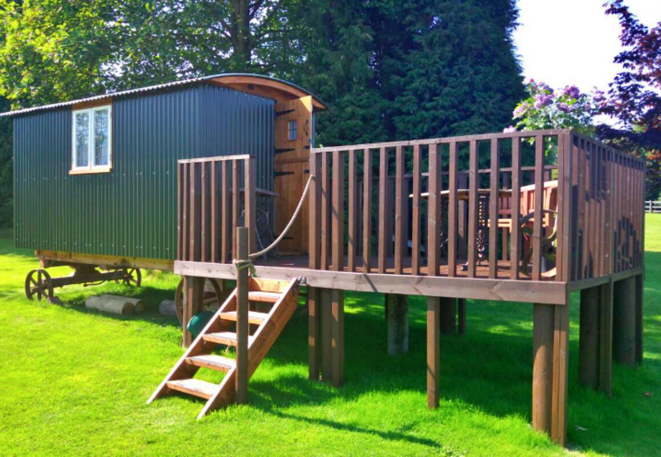 Chalet in Romsey - Shepherd's Hut at Hilltop Farm