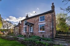 Cottage in Endon - Spring Cottage