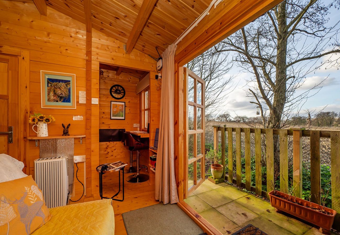 Chalet in Surlingham - Pottles Retreat